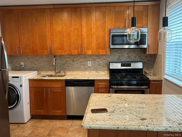254-11 73rd Road Unit B, Glen Oaks, NY 11004