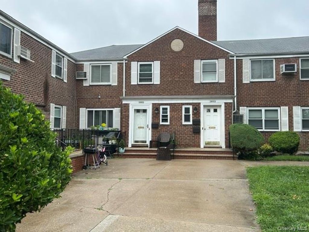 254-11 73rd Road Unit B, Glen Oaks, NY 11004