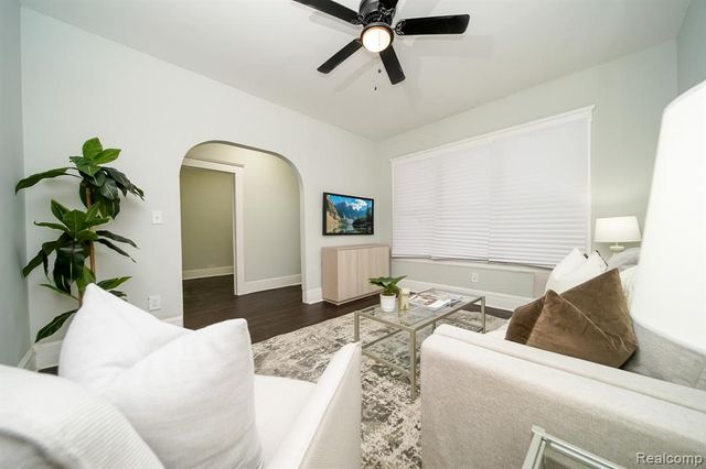 2016 W Grand Street, Detroit, MI 48238