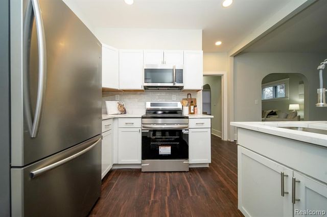 2016 W Grand Street, Detroit, MI 48238