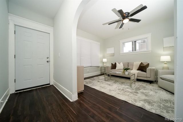 2016 W Grand Street, Detroit, MI 48238