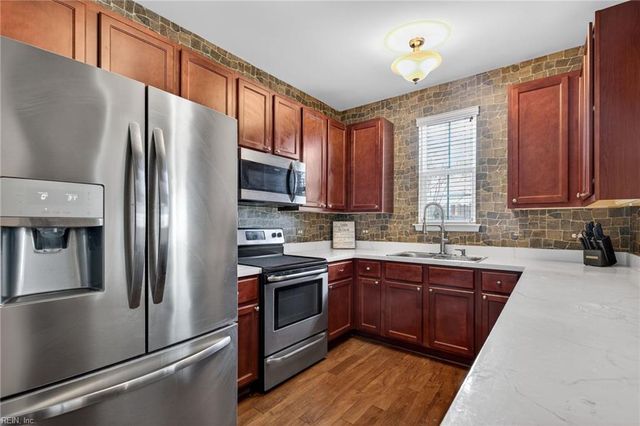 700 Lacy Oak DR, Chesapeake, VA 23320