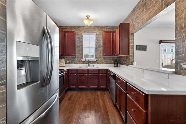 700 Lacy Oak DR, Chesapeake, VA 23320