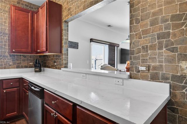 700 Lacy Oak DR, Chesapeake, VA 23320