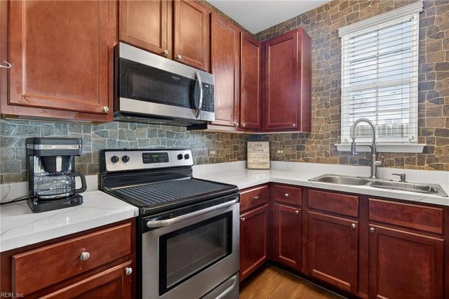 700 Lacy Oak DR, Chesapeake, VA 23320