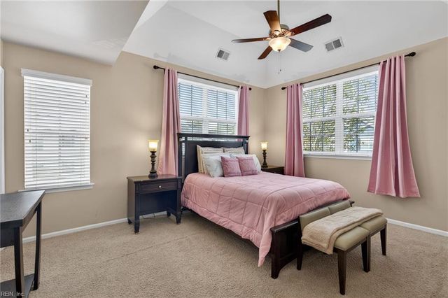 700 Lacy Oak DR, Chesapeake, VA 23320