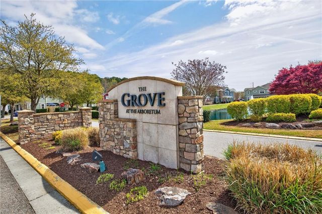 700 Lacy Oak DR, Chesapeake, VA 23320