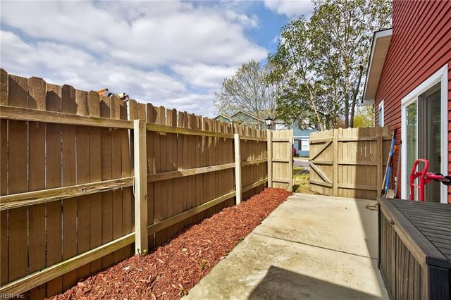 700 Lacy Oak DR, Chesapeake, VA 23320