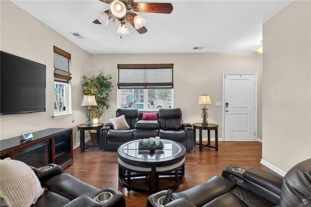 700 Lacy Oak DR, Chesapeake, VA 23320