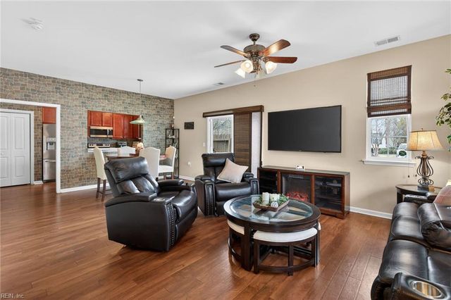 700 Lacy Oak DR, Chesapeake, VA 23320