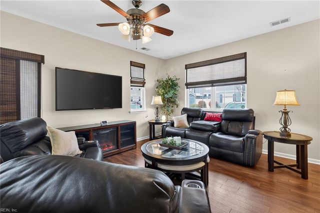 700 Lacy Oak DR, Chesapeake, VA 23320