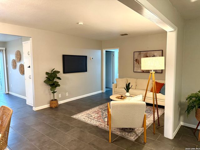 102 Antrim, San Antonio, TX 78218