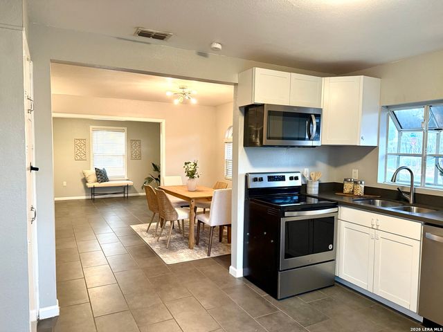 102 Antrim, San Antonio, TX 78218