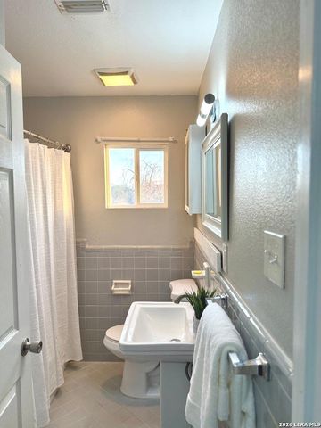 102 Antrim, San Antonio, TX 78218