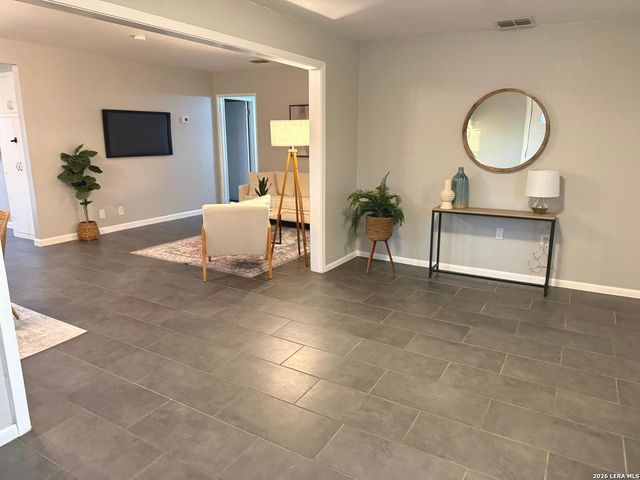 102 Antrim, San Antonio, TX 78218