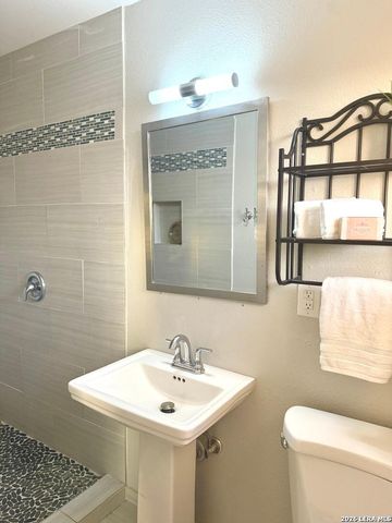 102 Antrim, San Antonio, TX 78218