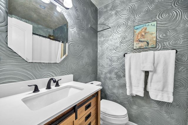 421 Waterway Lane, Fort Walton Beach, FL 32547