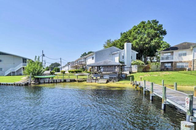 421 Waterway Lane, Fort Walton Beach, FL 32547