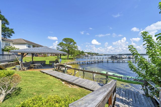 421 Waterway Lane, Fort Walton Beach, FL 32547
