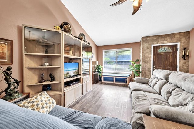 421 Waterway Lane, Fort Walton Beach, FL 32547