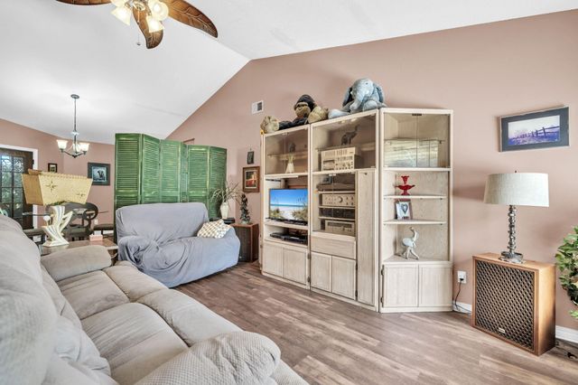 421 Waterway Lane, Fort Walton Beach, FL 32547