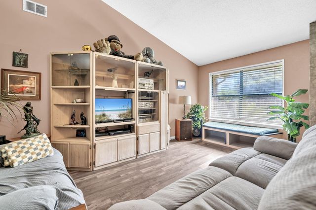 421 Waterway Lane, Fort Walton Beach, FL 32547