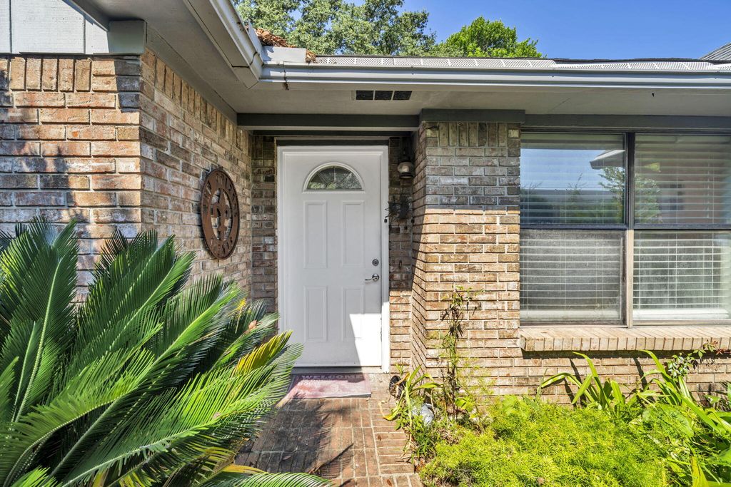 421 Waterway Lane, Fort Walton Beach, FL 32547