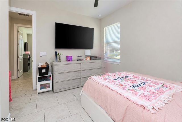 113 SW 33rd PL, Cape Coral, FL 33991