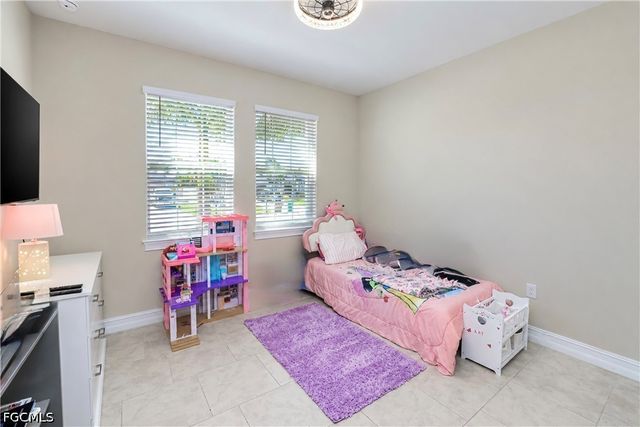 113 SW 33rd PL, Cape Coral, FL 33991