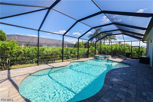 113 SW 33rd PL, Cape Coral, FL 33991