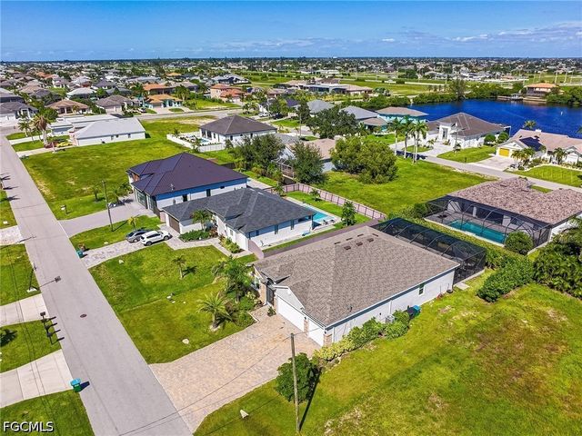 113 SW 33rd PL, Cape Coral, FL 33991