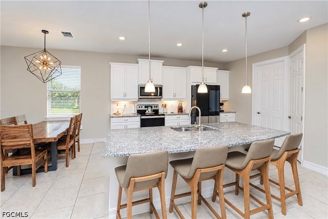 113 SW 33rd PL, Cape Coral, FL 33991