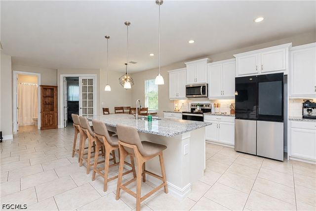 113 SW 33rd PL, Cape Coral, FL 33991