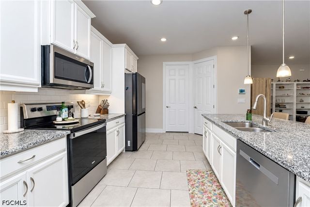 113 SW 33rd PL, Cape Coral, FL 33991
