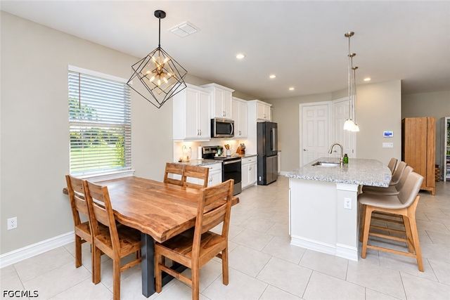113 SW 33rd PL, Cape Coral, FL 33991