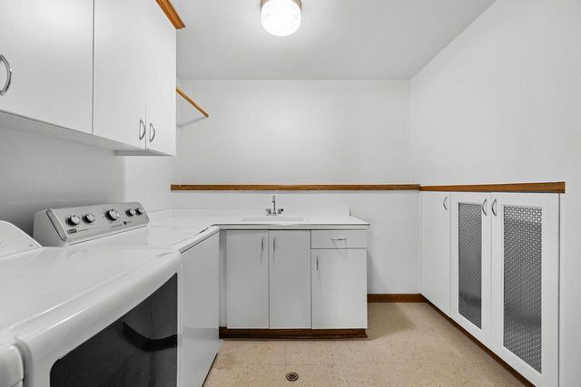 6814 Diane DRIVE, West Bend, WI 53090