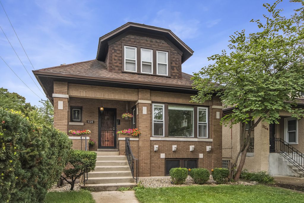 1126 N Humphrey Avenue, Oak Park, IL 60302