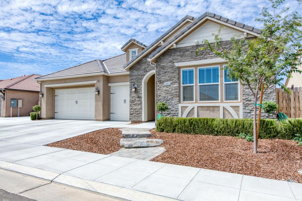Image 1 of property listing at 3965 Buckingham Avenue, Clovis, CA 93619