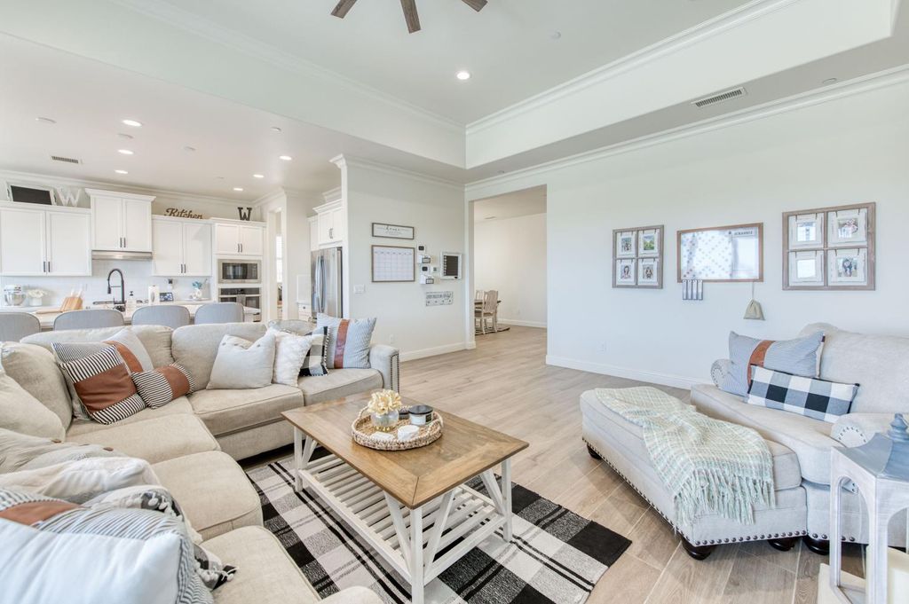 Image 14 of property listing at 3965 Buckingham Avenue, Clovis, CA 93619