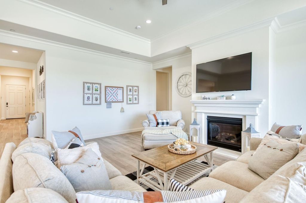 Image 15 of property listing at 3965 Buckingham Avenue, Clovis, CA 93619