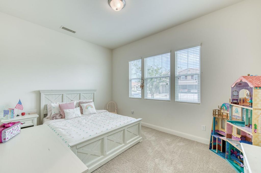 Image 20 of property listing at 3965 Buckingham Avenue, Clovis, CA 93619