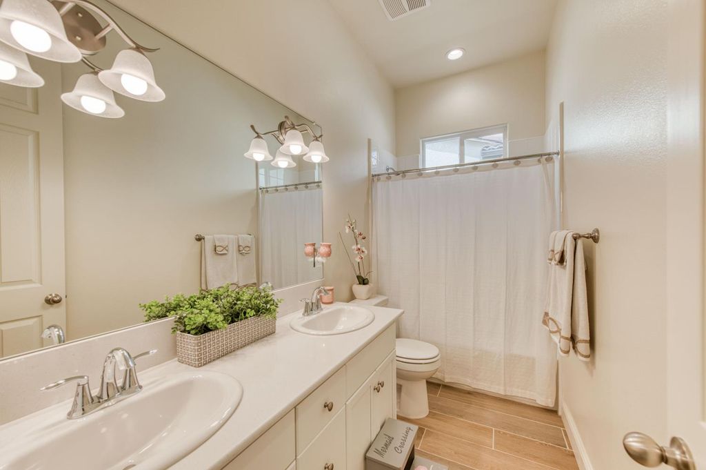 Image 25 of property listing at 3965 Buckingham Avenue, Clovis, CA 93619