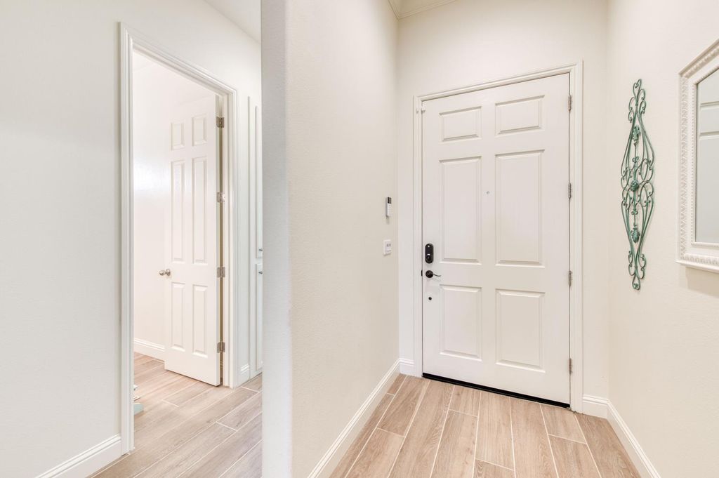 Image 5 of property listing at 3965 Buckingham Avenue, Clovis, CA 93619