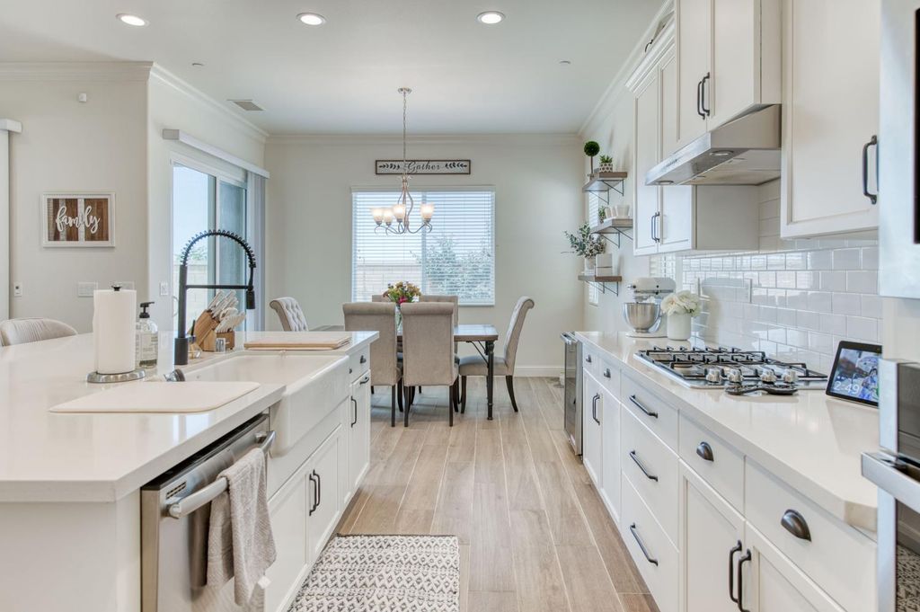 Image 7 of property listing at 3965 Buckingham Avenue, Clovis, CA 93619