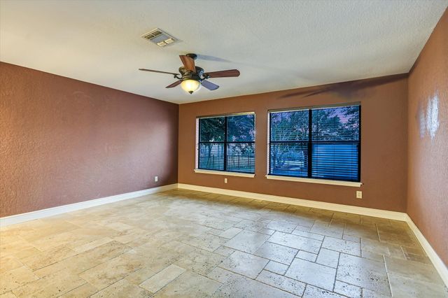 1005 Colorado ST, Smithville, TX 78957