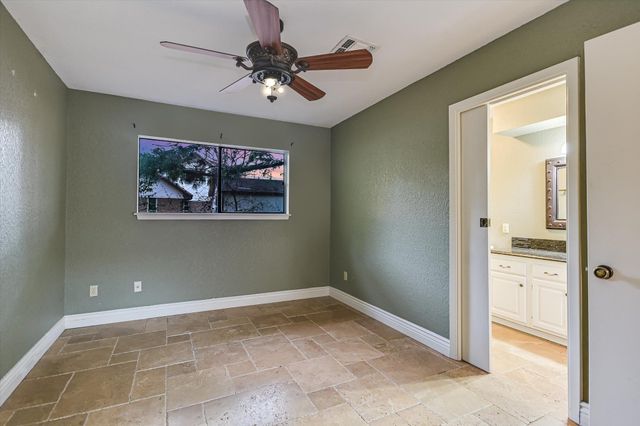 1005 Colorado ST, Smithville, TX 78957