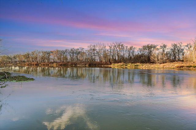 1005 Colorado ST, Smithville, TX 78957