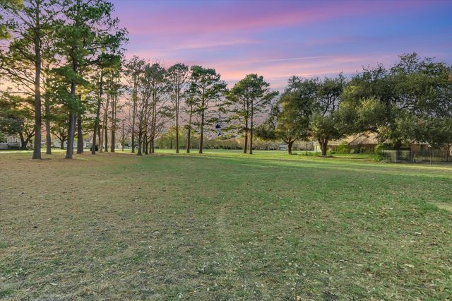 1005 Colorado ST, Smithville, TX 78957