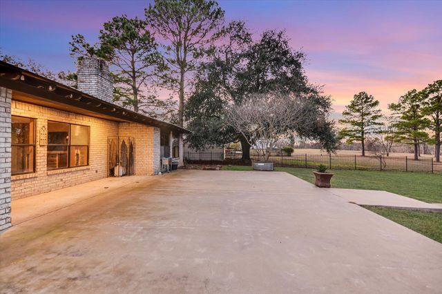 1005 Colorado ST, Smithville, TX 78957