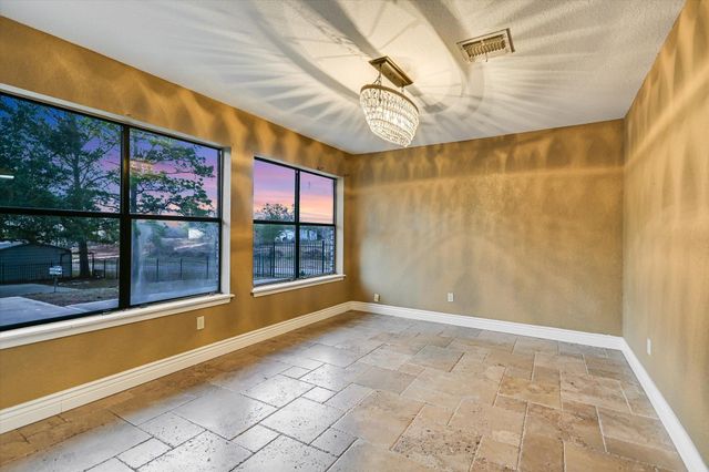 1005 Colorado ST, Smithville, TX 78957